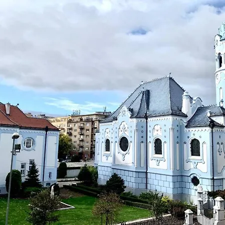 New, Beautiful With Parking In Location! * Μπρατισλάβα