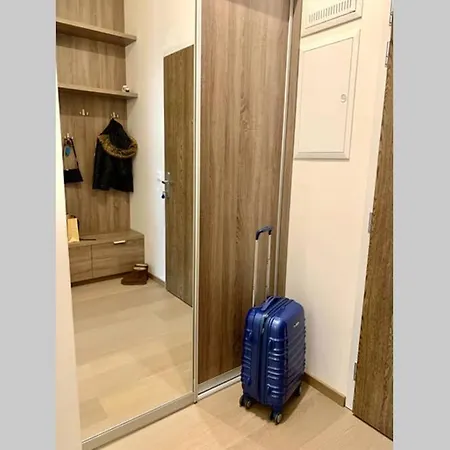Apartment New, Beautiful With Parking In Location! *