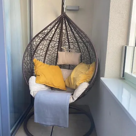 New, Beautiful With Parking In Location! * Μπρατισλάβα