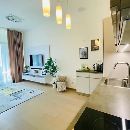 New, Beautiful With Parking In Location! * براتسيلافا