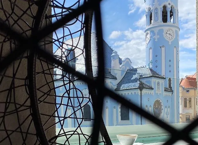 New, Beautiful With Parking In Location! Appartement