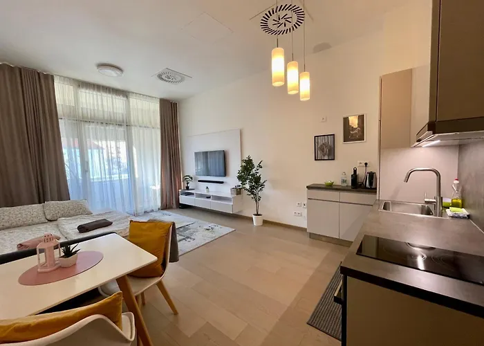 Apartmán New, Beautiful With Parking In Location! *