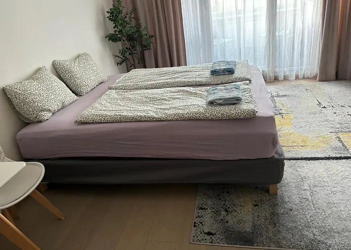 Apartmán New, Beautiful With Parking In Location!